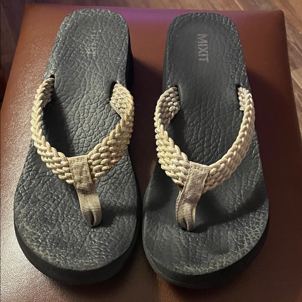 MIXIT Black and Tan Sandals 9